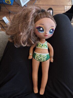 Na Na Na Surprise Teens 11" Fashion Doll Amelia